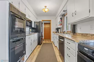 2212 5th St S, Moorhead, MN 56560 - Photo 18