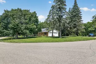 4730 Fairhills Rd E, Minnetonka, MN 55345 - Photo 58
