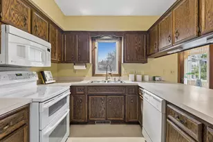 11114 Stanley Cir, Bloomington, MN 55437 - Photo 12