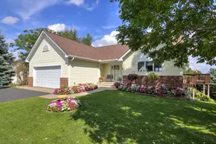 1600 Hallewood Blvd, New Richmond, WI 54017 - Photo 14