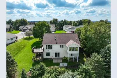 1600 Hallewood Boulevard, New Richmond, WI 54017 - Photo 2