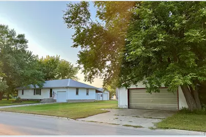 301 Superior Street, Milroy, MN 56263 - Photo 6