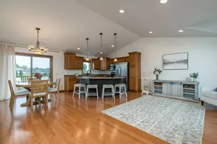 320 Grovebrook Ct, Mankato, MN 56001 - Photo 4