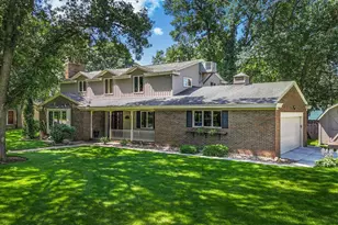 2021 Hillcrest Dr, Saint Cloud, MN 56303 - Photo 2