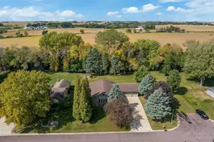 1910 Knollwood Dr, Fairmont, MN 56031 - Photo 2