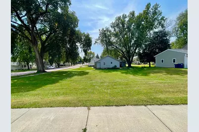 124 N Park Avenue, Springfield, MN 56087 - Photo 4
