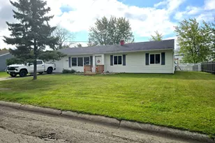 418 E Hamilton Ave, Baudette, MN 56623 - Photo 1