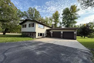 902 Oakmont Dr, Thief River Falls, MN 56701 - Photo 2