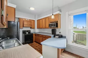 137 N Oak St, Ellsworth, WI 54011 - Photo 4