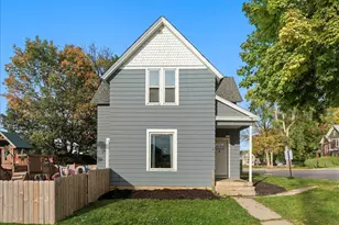 137 N Oak St, Ellsworth, WI 54011 - Photo 2