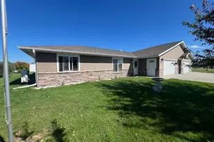 902 9th St SW, Perham, MN 56573 - Photo 2