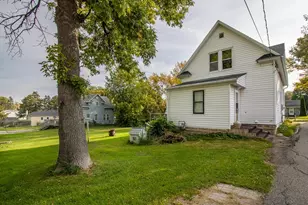 260 S Park Ave, Le Center, MN 56057 - Photo 36