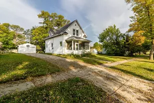 260 S Park Ave, Le Center, MN 56057 - Photo 2