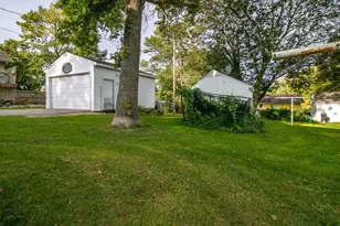 260 S Park Ave, Le Center, MN 56057 - Photo 34