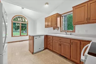 1020 Horizon St, Vadnais Heights, MN 55127 - Photo 4