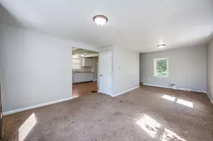 227 S Elm St, Fairmont, MN 56031 - Photo 8