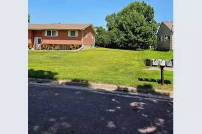 402 E 2nd Street N, Truman, MN 56088 - Photo 2