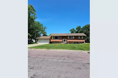 402 E 2nd Street N, Truman, MN 56088 - Photo 1