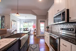 4555 Zircon Ln N, Plymouth, MN 55446 - Photo 10