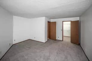 1381 Berry Ridge Rd, Eagan, MN 55123 - Photo 14