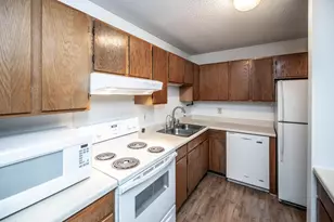 1381 Berry Ridge Rd, Eagan, MN 55123 - Photo 10