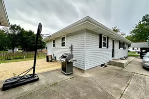 309 Lawrence St, Marshall, MN 56258 - Photo 2