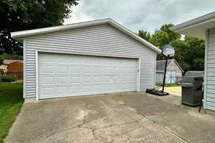309 Lawrence St, Marshall, MN 56258 - Photo 4