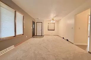 309 Lawrence St, Marshall, MN 56258 - Photo 10