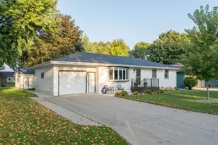 617 9th St, Gaylord, MN 55334 - Photo 1