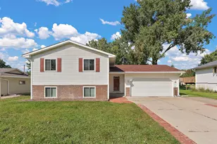 783 Hiawatha Ave, Vadnais Heights, MN 55127 - Photo 1