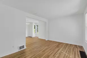 1323 4th St E, Saint Paul, MN 55106 - Photo 4