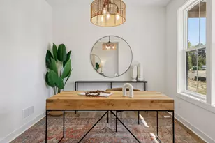 2415 Laurie Ct W, Roseville, MN 55113 - Photo 22