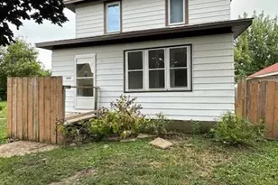 2014 E Oakland Ave, Austin, MN 55912 - Photo 1