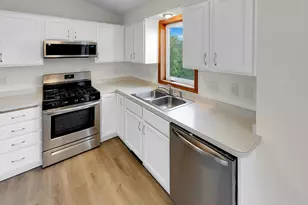 7866 31st St N, Oakdale, MN 55128 - Photo 6