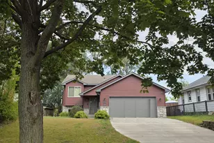 1012 Livingston Ave, West Saint Paul, MN 55118 - Photo 1