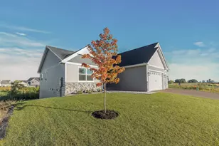 225 10th Ave NE, Hutchinson, MN 55350 - Photo 2