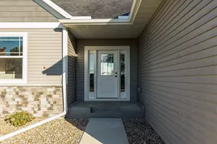 225 10th Ave NE, Hutchinson, MN 55350 - Photo 6
