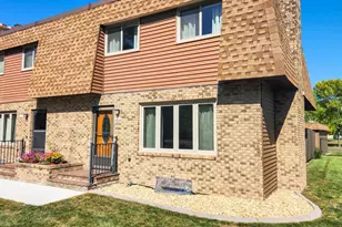 1402 E Gateway Cir S, Fargo,  58103 - Photo 2