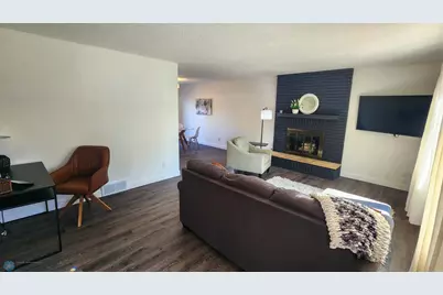 1402 E Gateway Circle S #M, Fargo,  58103 - Photo 4