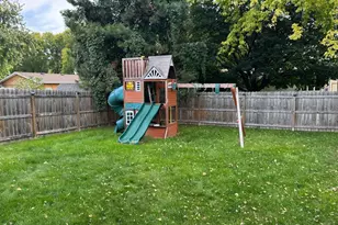 2937 Edgewood Dr N, Fargo, ND 58102 - Photo 2