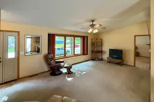 510 Ash Ave, Bird Island, MN 55310 - Photo 14