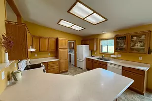 510 Ash Ave, Bird Island, MN 55310 - Photo 12