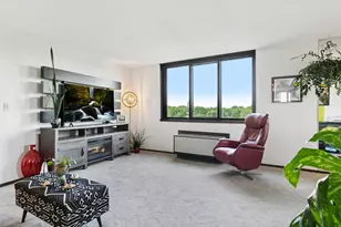 1181 Edgcumbe Rd, Saint Paul, MN 55105 - Photo 4