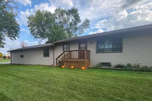 302 Robert St, Marshall, MN 56258 - Photo 1