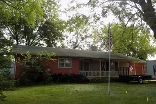 405 Snure St, Lakefield, MN 56150 - Photo 1