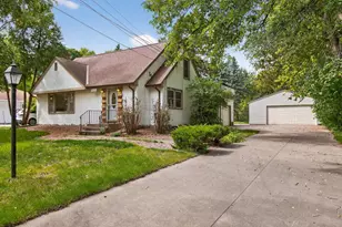 2911 Troseth Rd, Roseville, MN 55113 - Photo 2