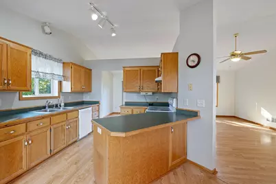 832 S Elm Street, Belle Plaine, MN 56011 - Photo 14