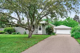 2267 Shawnee Dr, North Saint Paul, MN 55109 - Photo 18