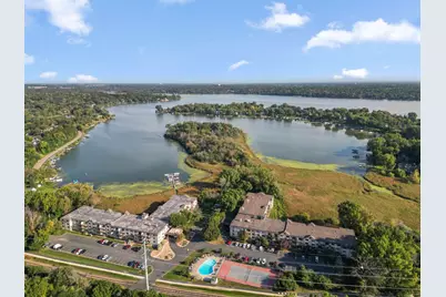 1304 W Medicine Lake Drive #323, Plymouth, MN 55441 - Photo 2