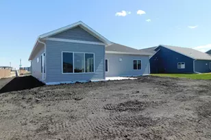 4203 Pine Pkwy S, Fargo, ND 58104 - Photo 4